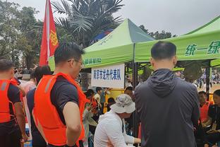 墨菲：加纳乔踢右路感觉更舒适，他对比赛非常专注